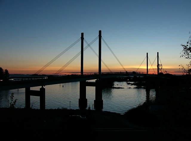 O'Connell Bridge in the fading light.